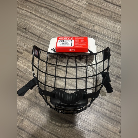 CCM FM580 Hockey Facemask Cage Senior Large Black New with Hardware - Picture 4 of 4